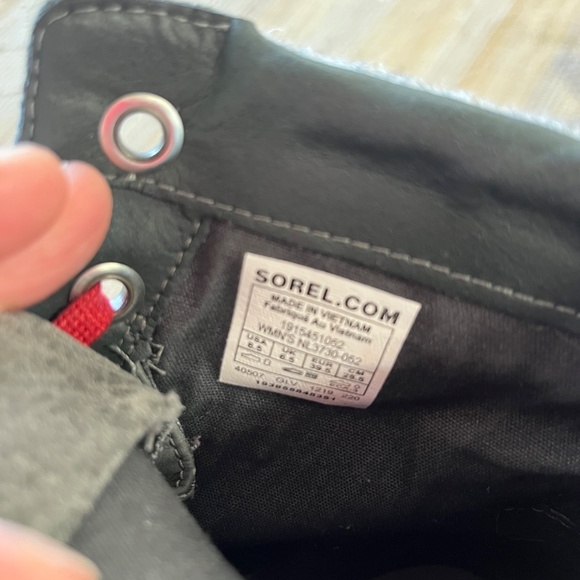 Sorel shearling lined boots, never worn - Picture 5 of 6